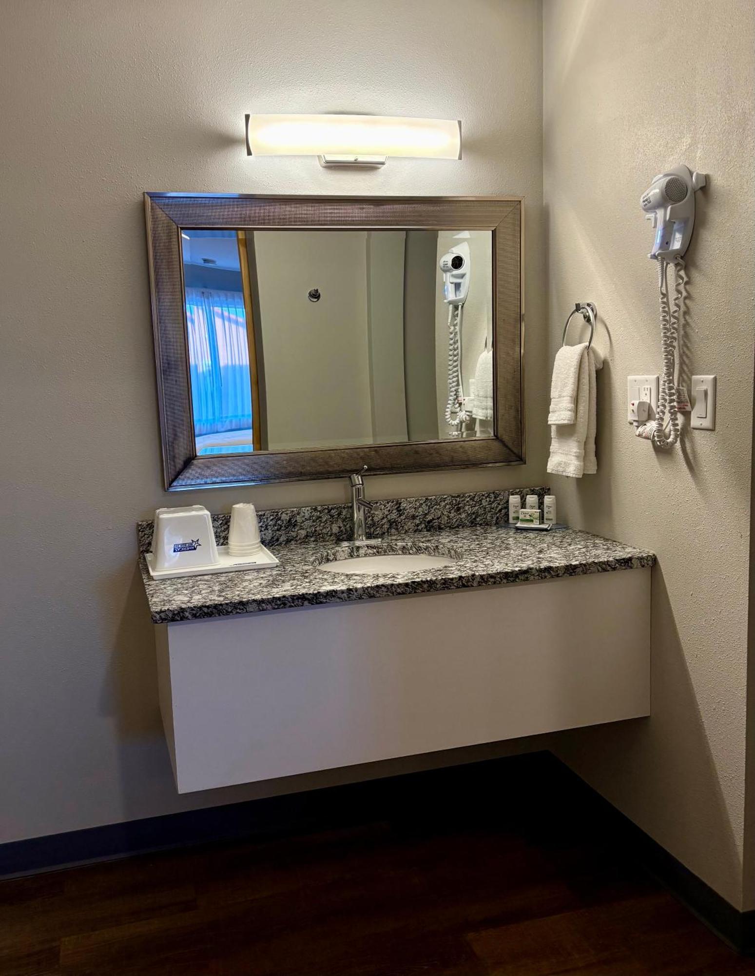 Americas Best Value Inn Wall Εξωτερικό φωτογραφία