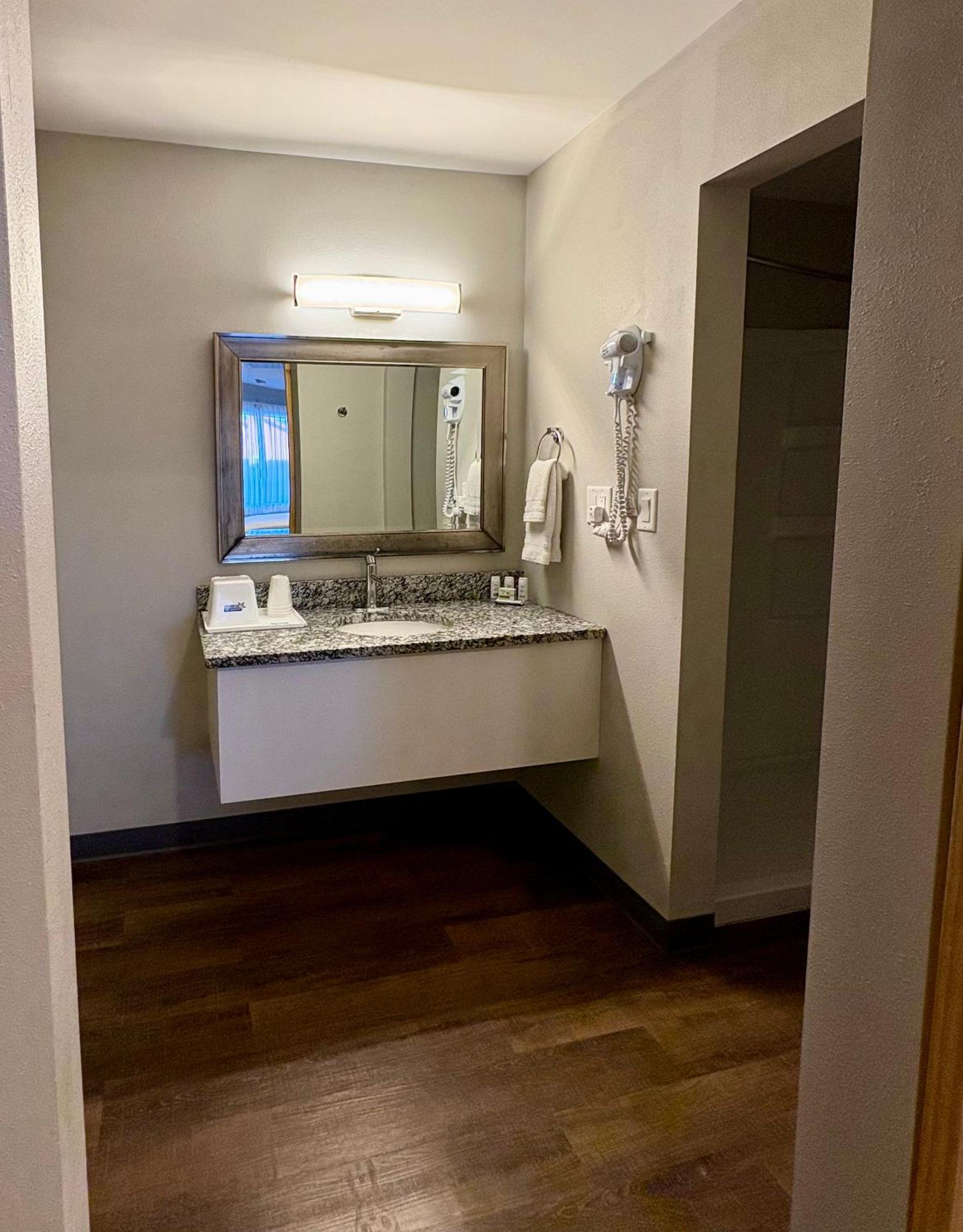 Americas Best Value Inn Wall Εξωτερικό φωτογραφία